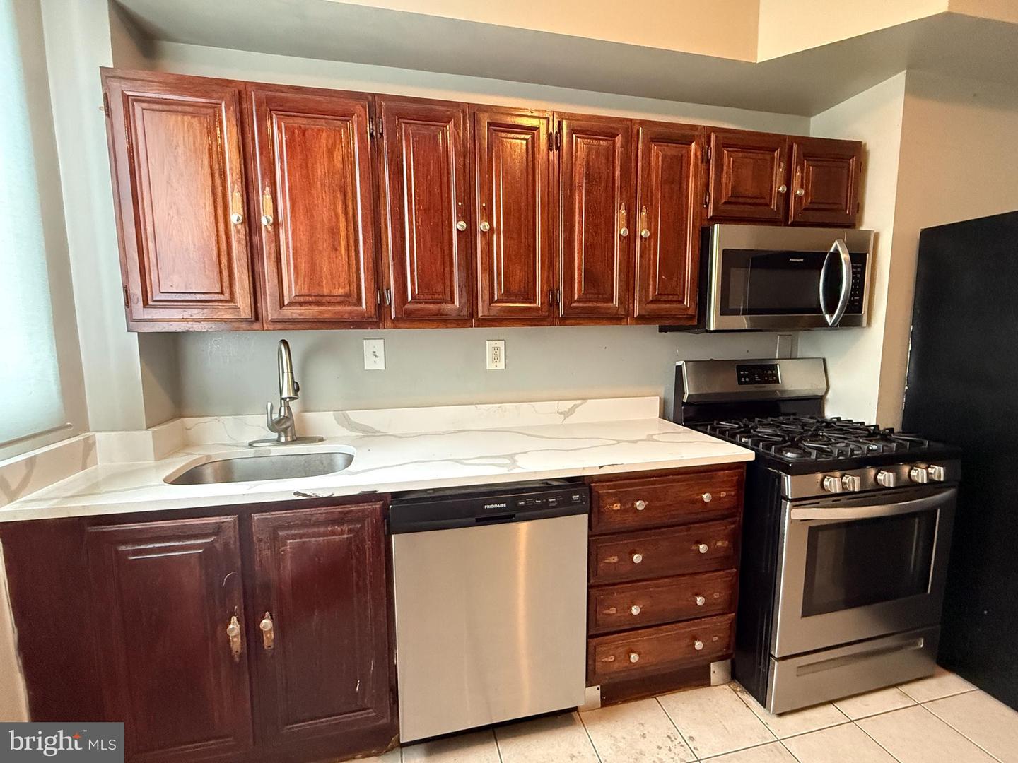 1210 Sargeant St Property Photo 9