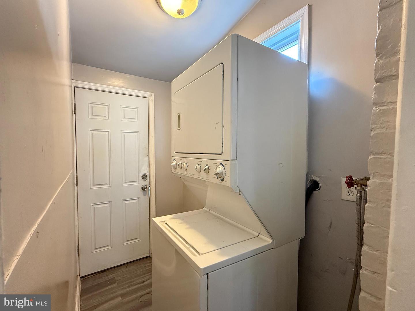 1210 Sargeant St Property Photo 10