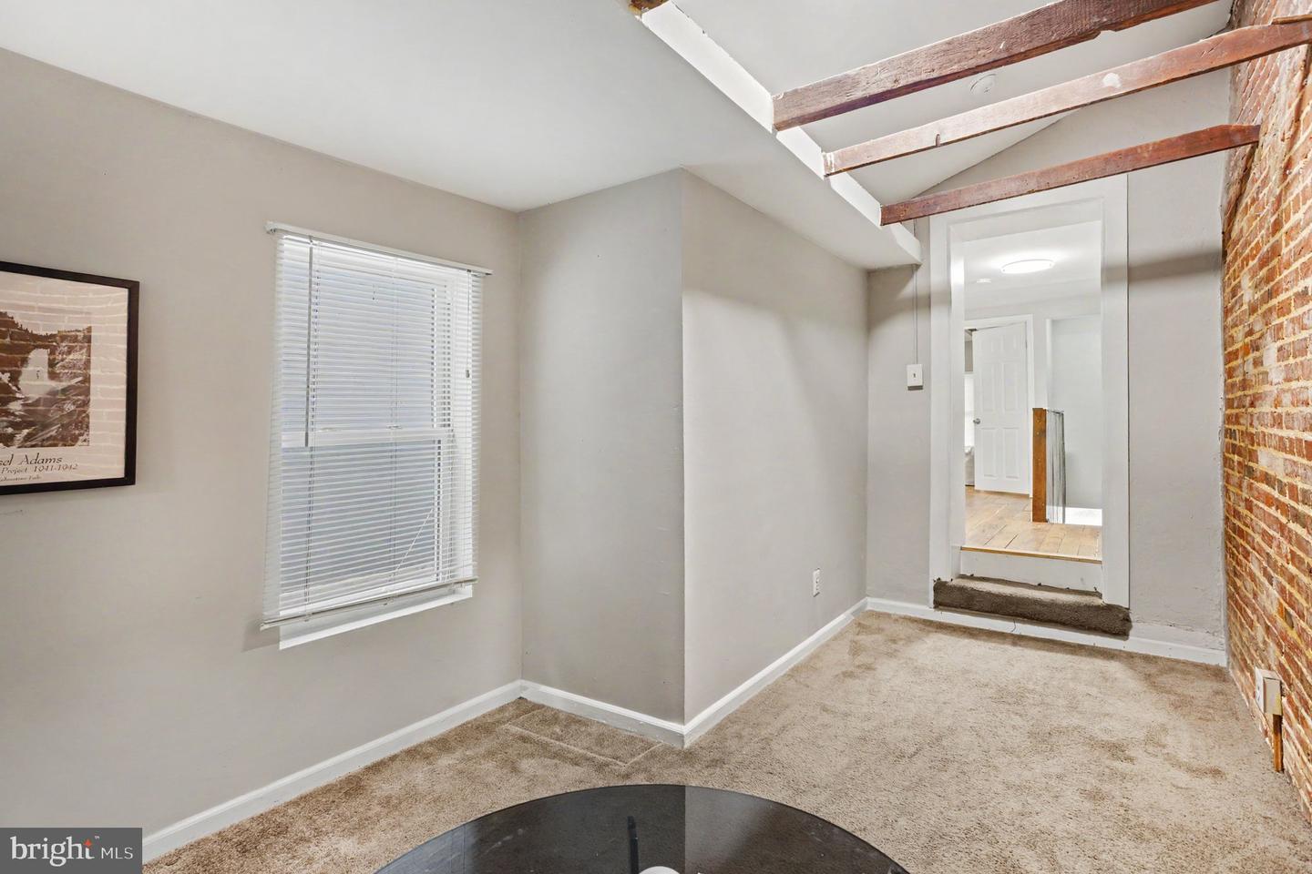209 S Central Ave Property Photo 12