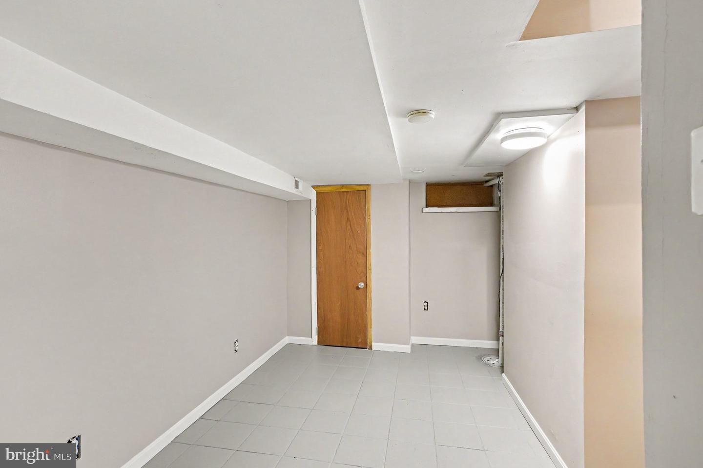 209 S Central Ave Property Photo 16
