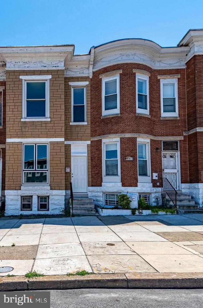 2019 E North Ave Property Photo 2