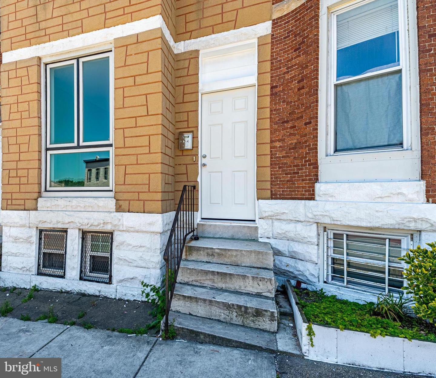 2019 E North Ave Property Photo 3