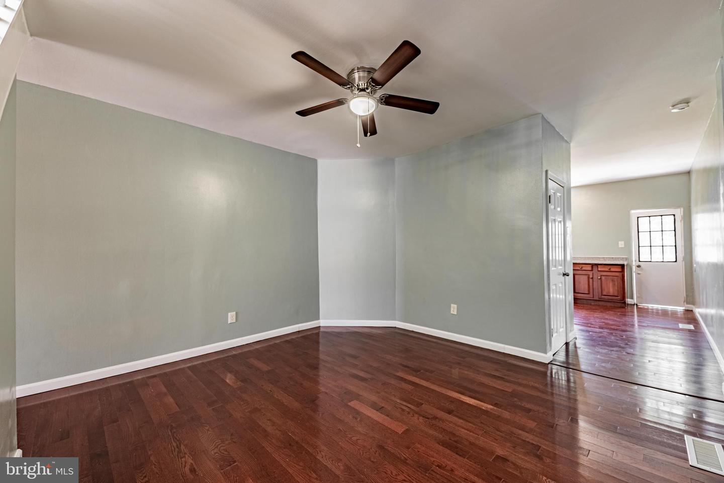 2019 E North Ave Property Photo 4