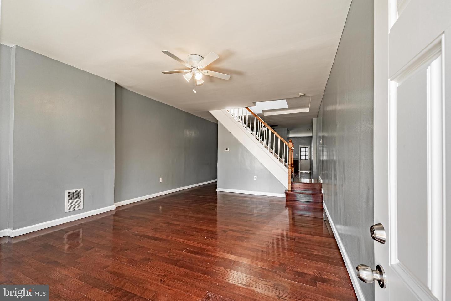 2019 E North Ave Property Photo 5