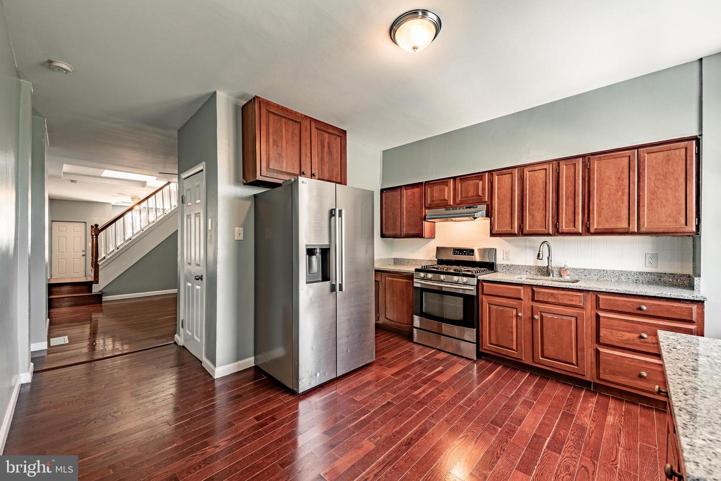 2019 E North Ave Property Photo 8