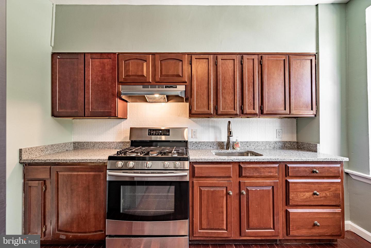 2019 E North Ave Property Photo 9
