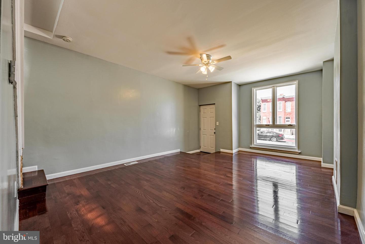 2019 E North Ave Property Photo 10