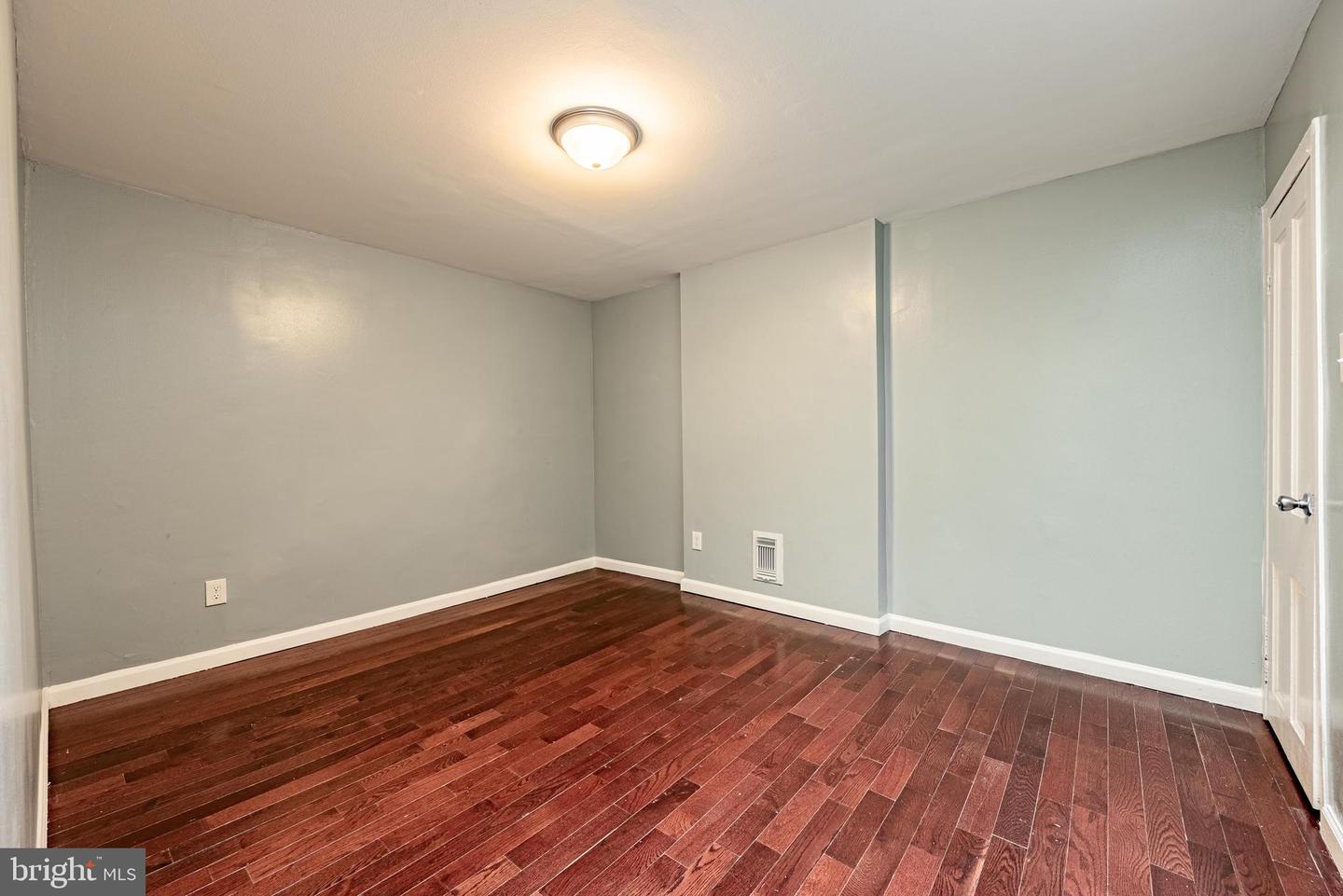 2019 E North Ave Property Photo 14