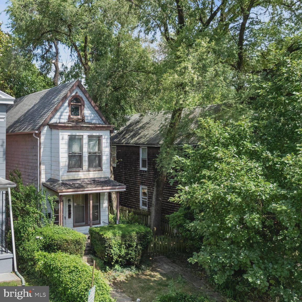 3407 BARCLAY ST Property Photo 1