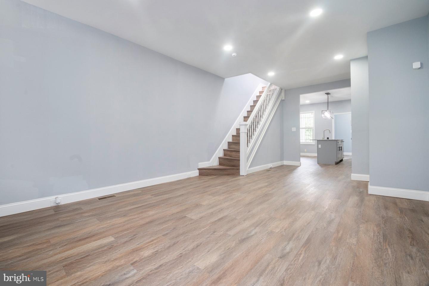 2728 Winchester St Property Photo 4