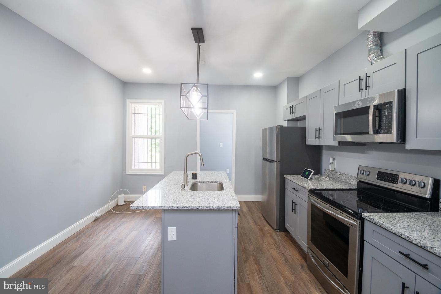 2728 Winchester St Property Photo 8