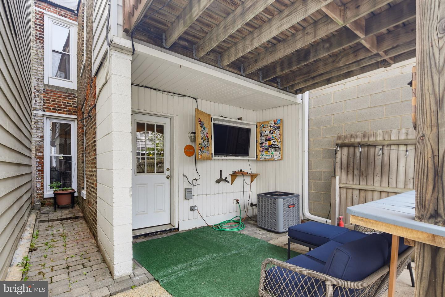 1718 Johnson St Property Photo 28