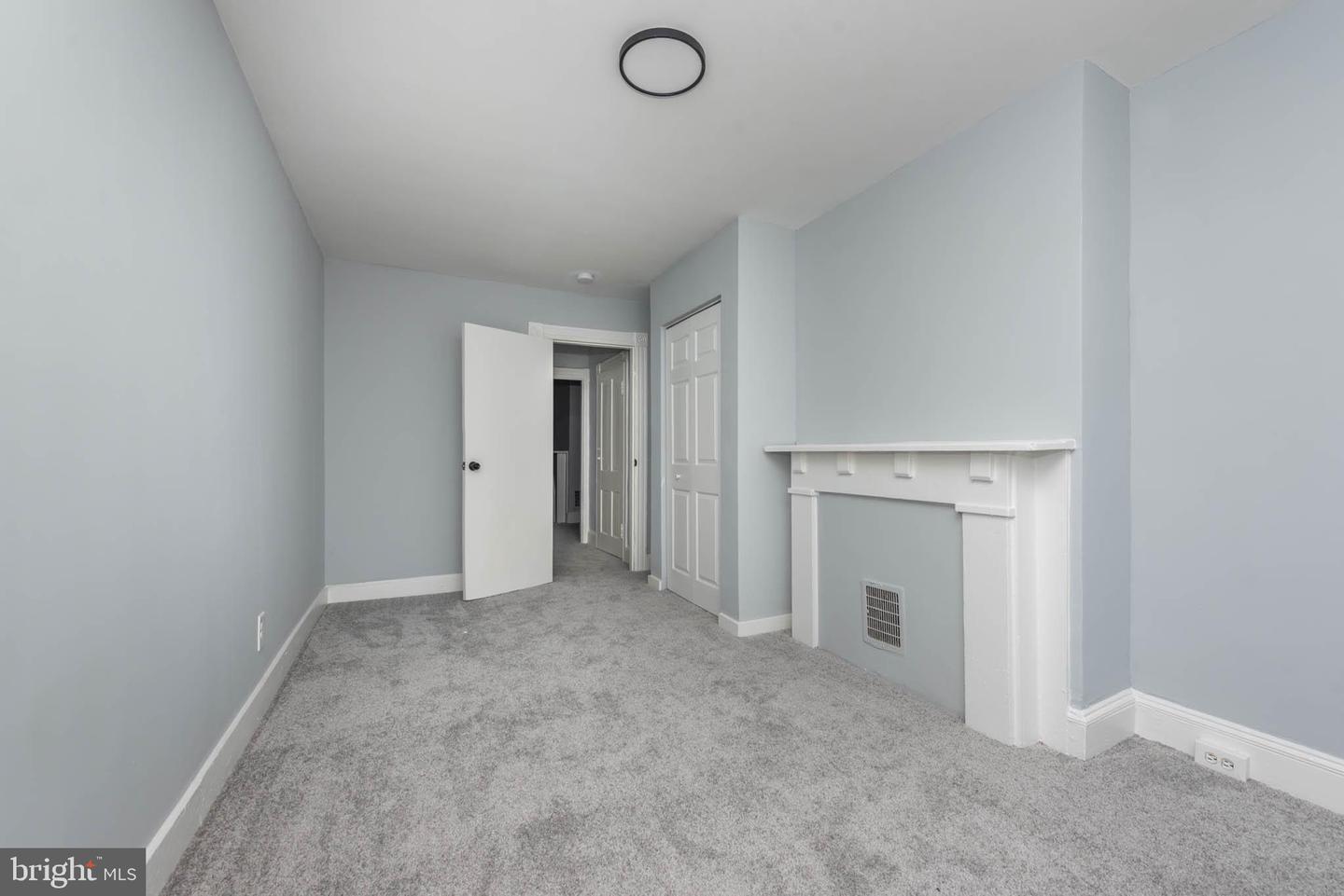 1909 Harlem Ave Property Photo 3