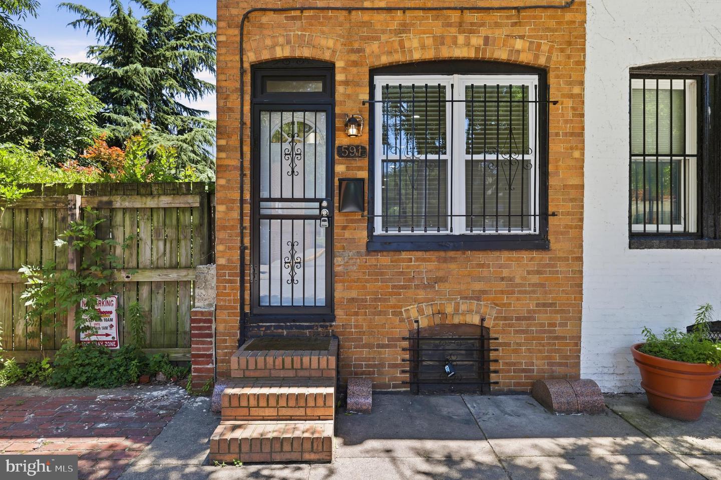 591 Orchard St Property Photo 4