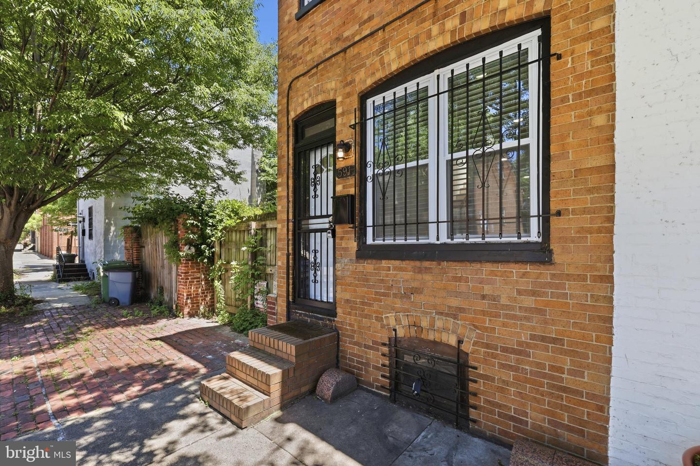 591 Orchard St Property Photo 6