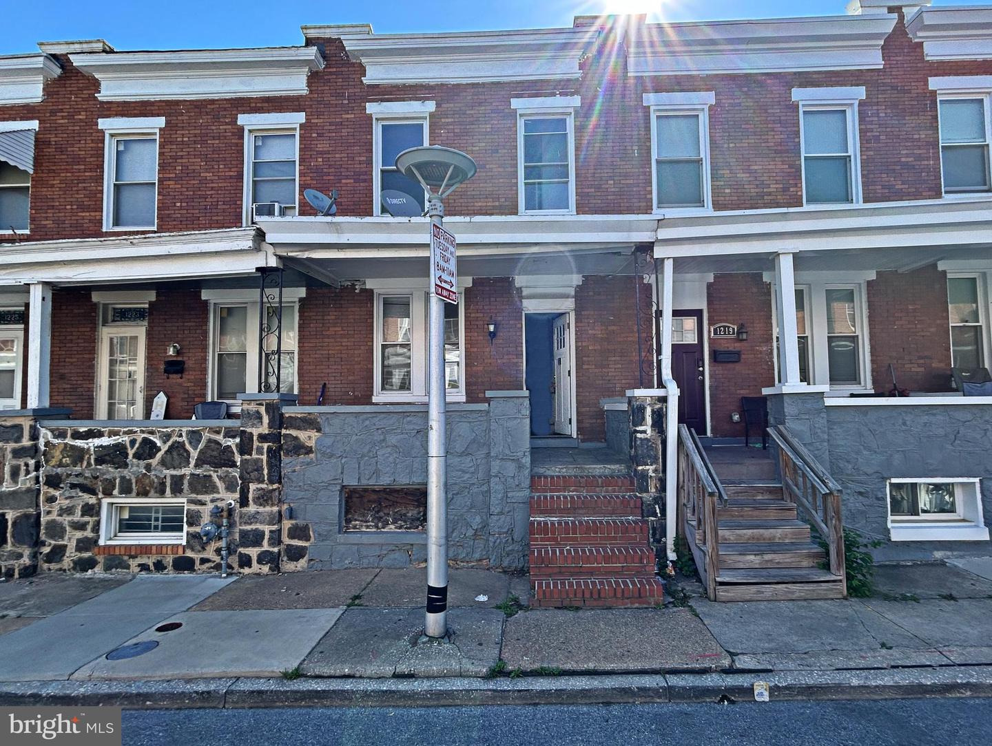 1221 N DECKER AVE Property Photo 1