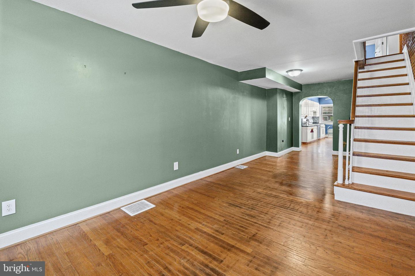 1456 Andre St Property Photo 3
