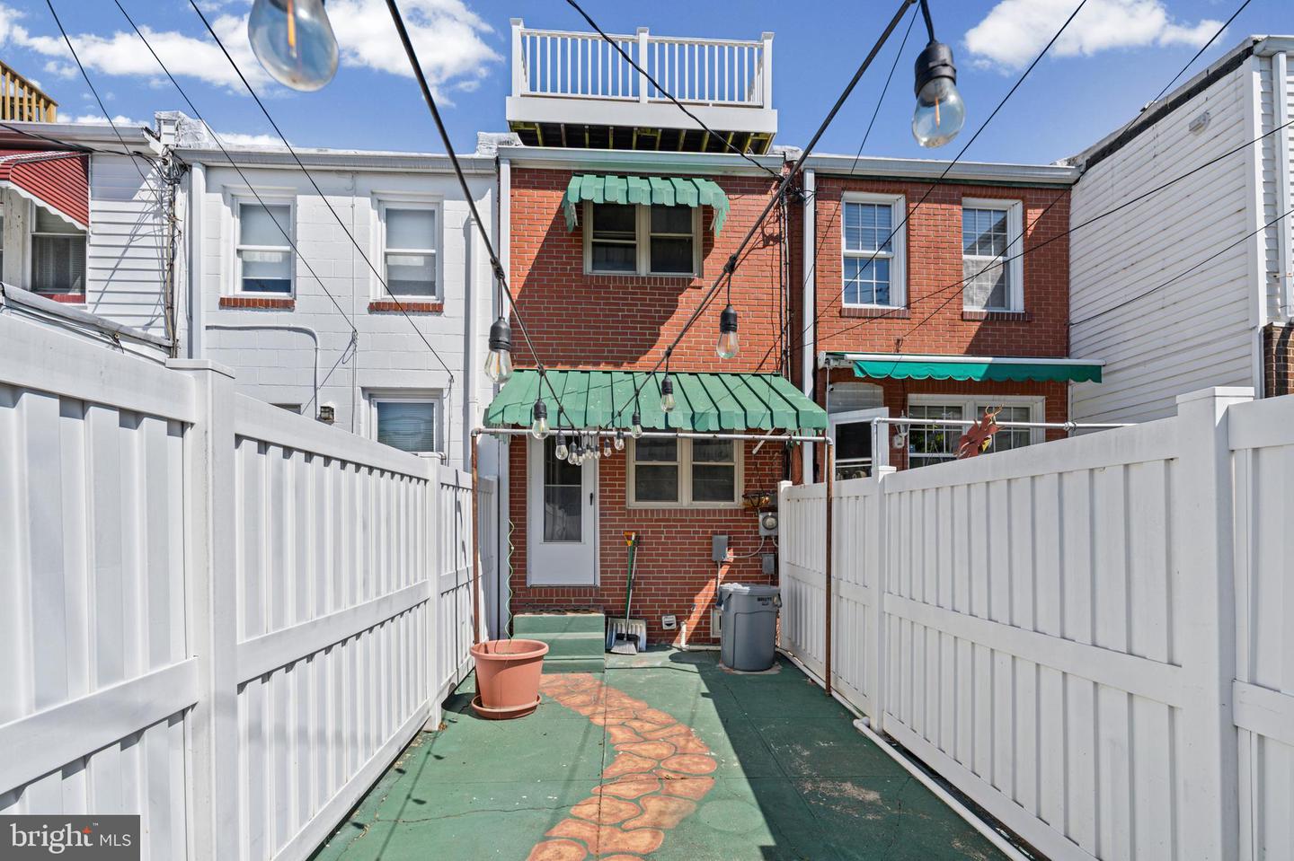 1456 Andre St Property Photo 25