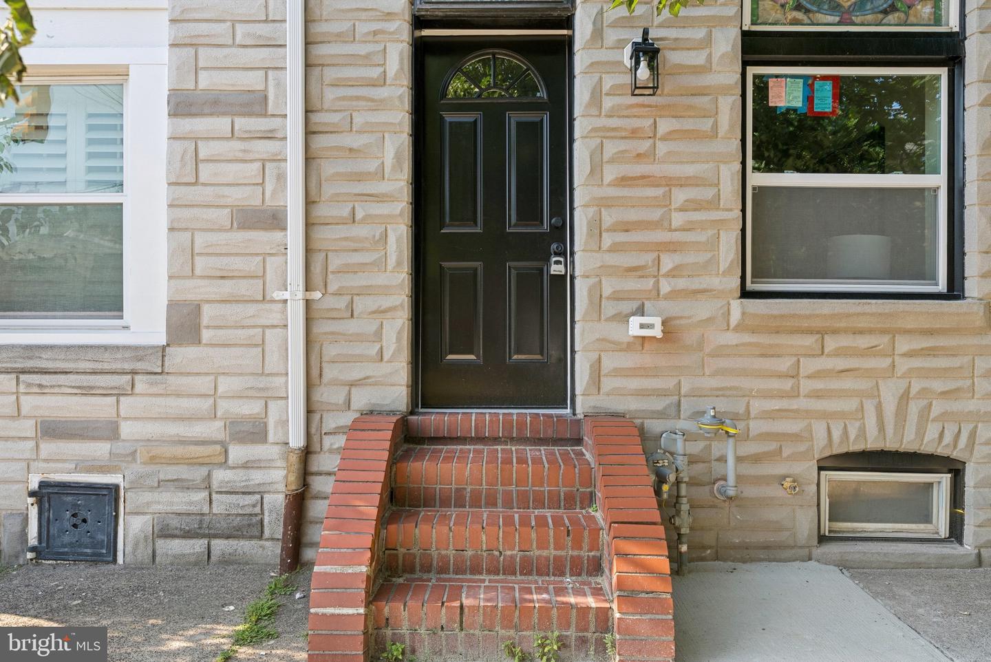 1902 Bank St Property Photo 2