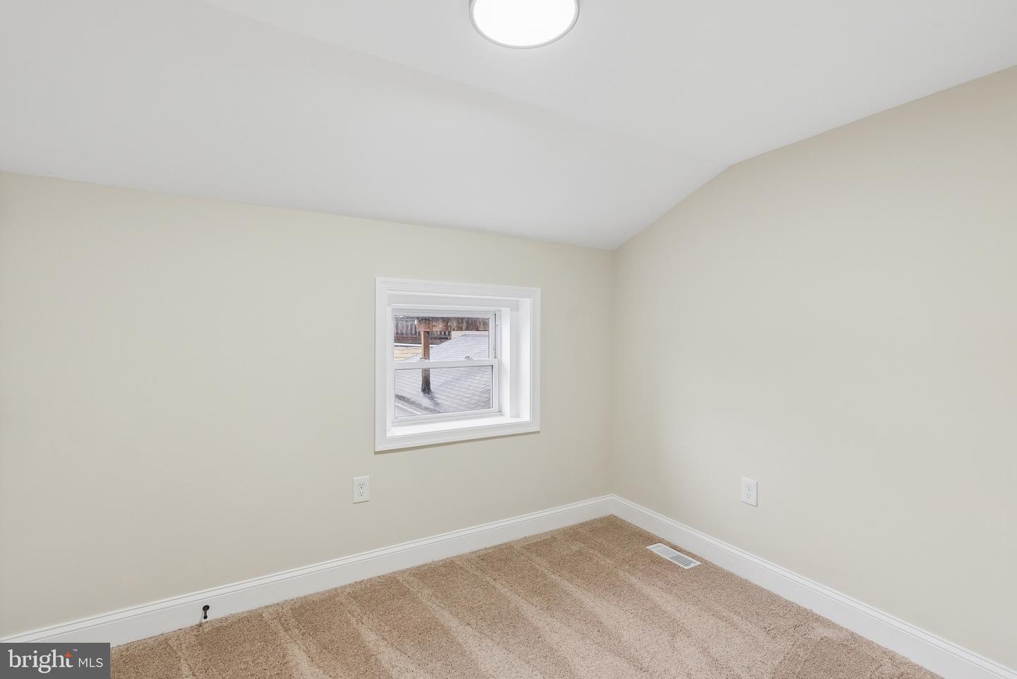 1902 Bank St Property Photo 31