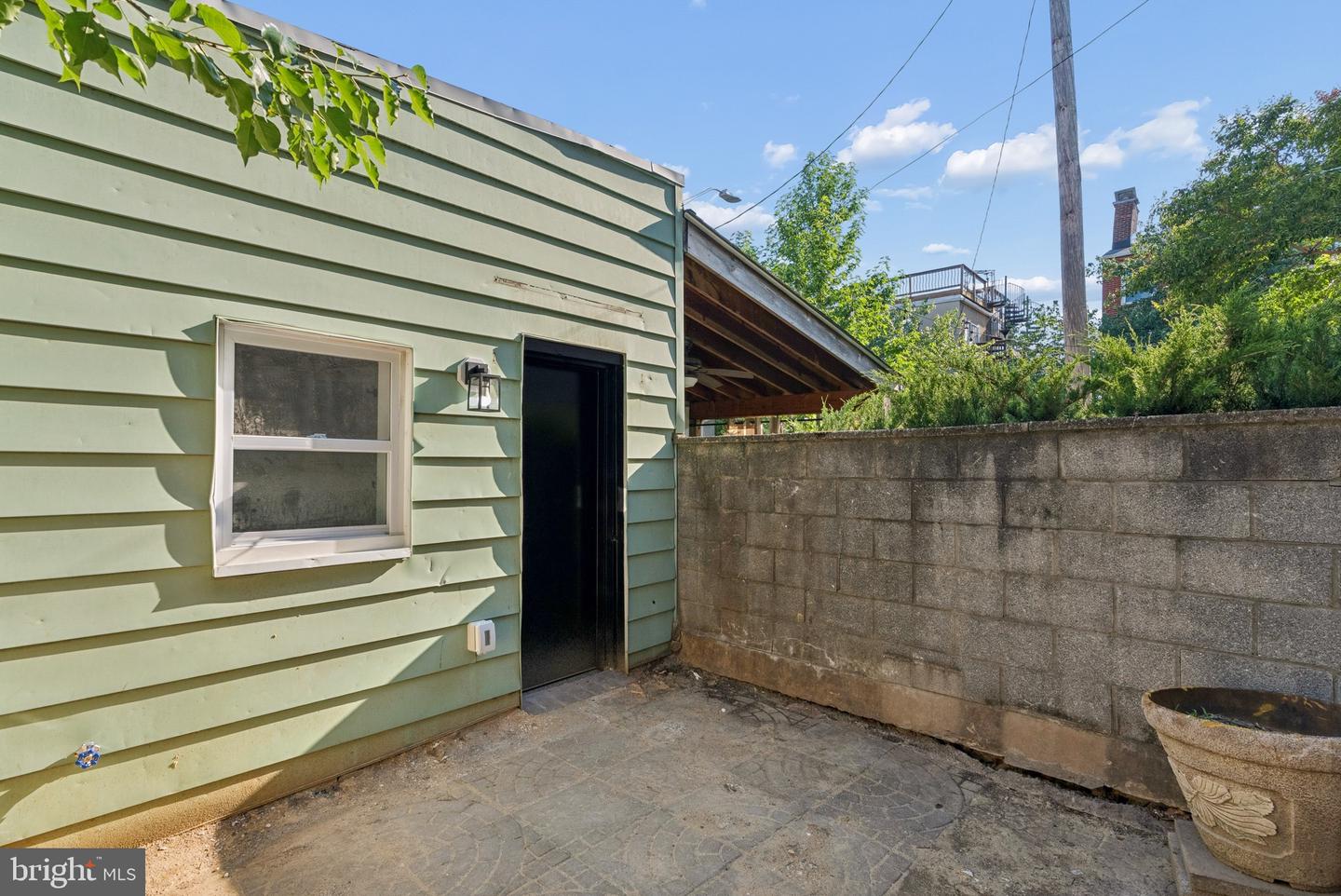 1902 Bank St Property Photo 33