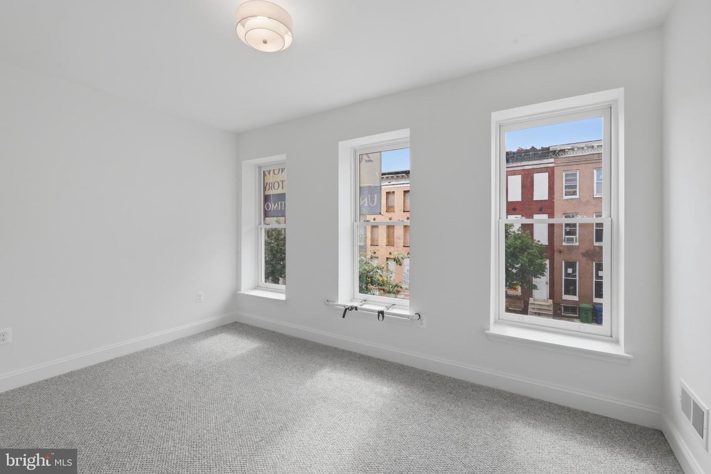 107 S Fulton Ave Property Photo 24