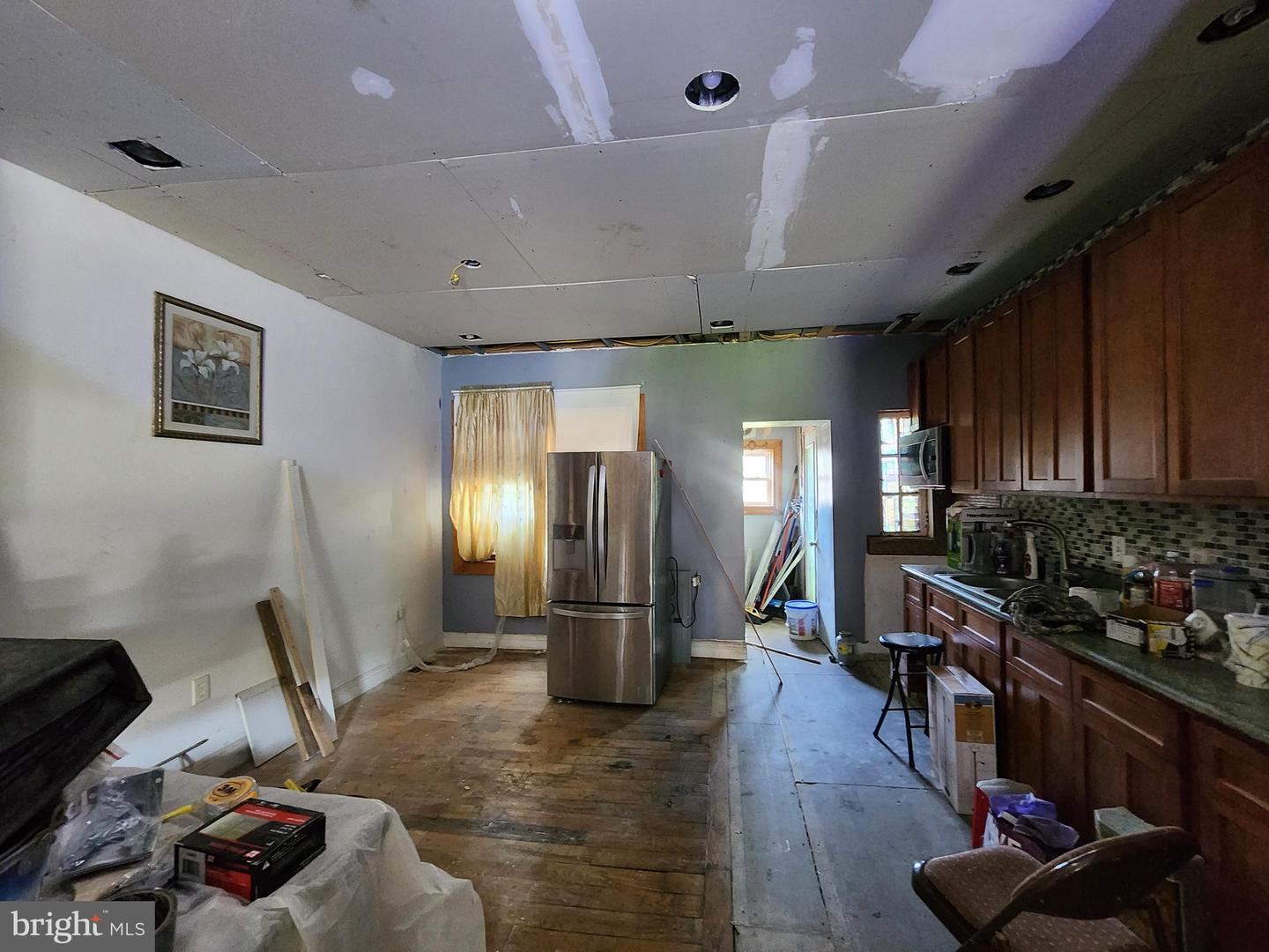 2745 Baker St Property Photo 4