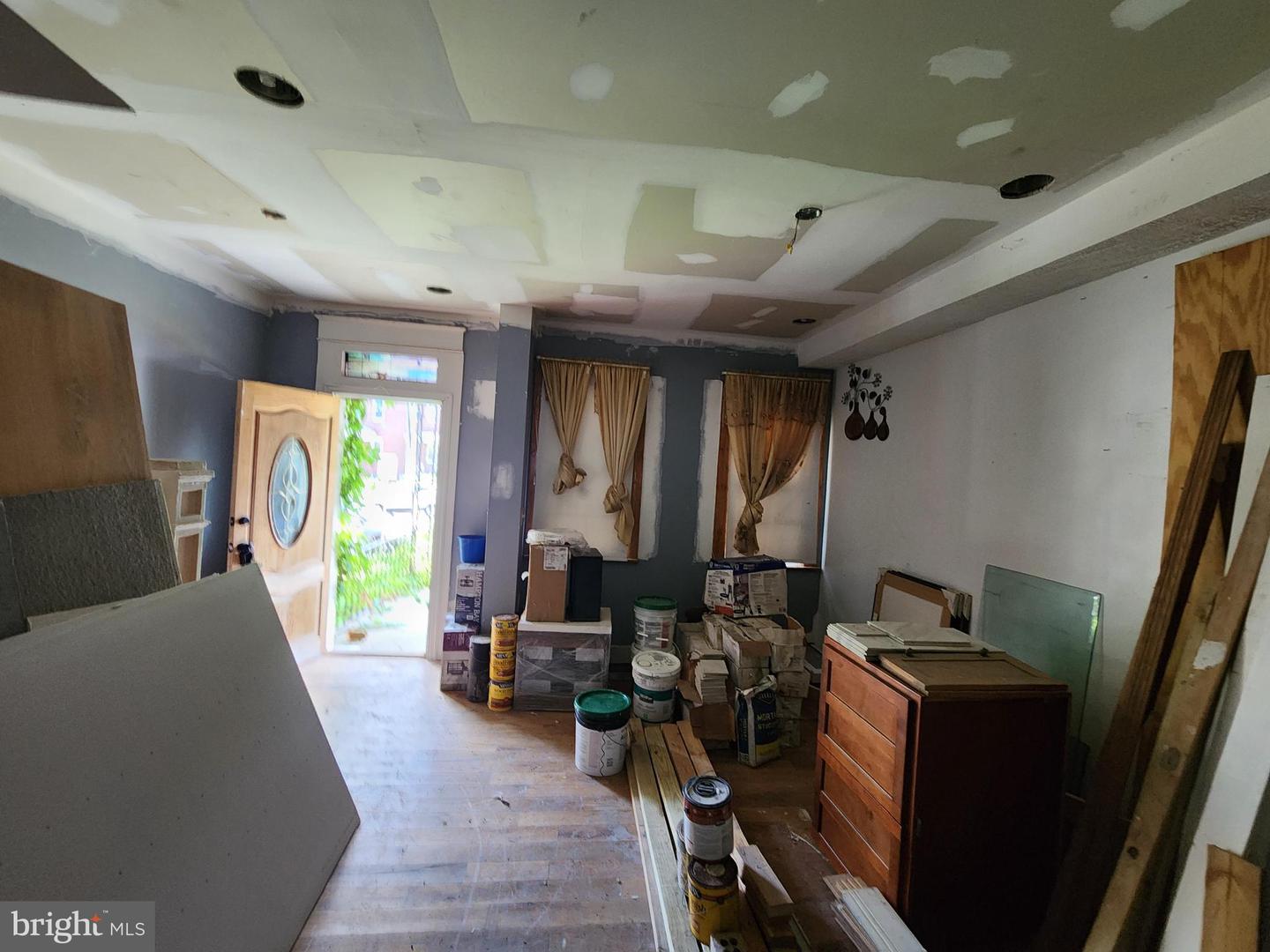 2745 Baker St Property Photo 5