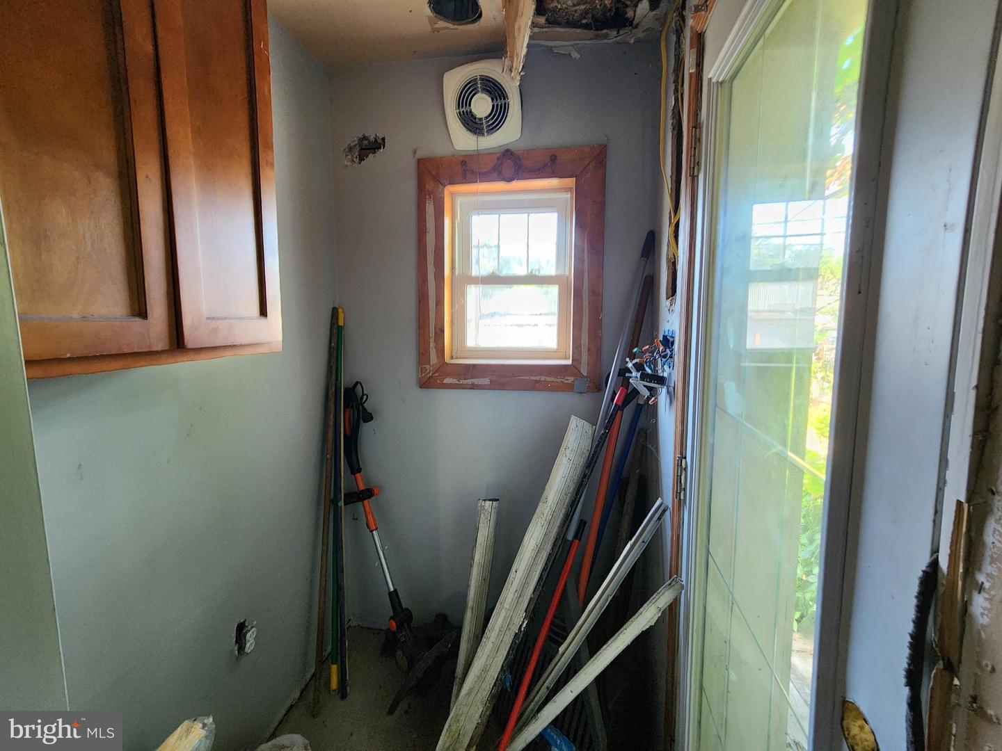 2745 Baker St Property Photo 7
