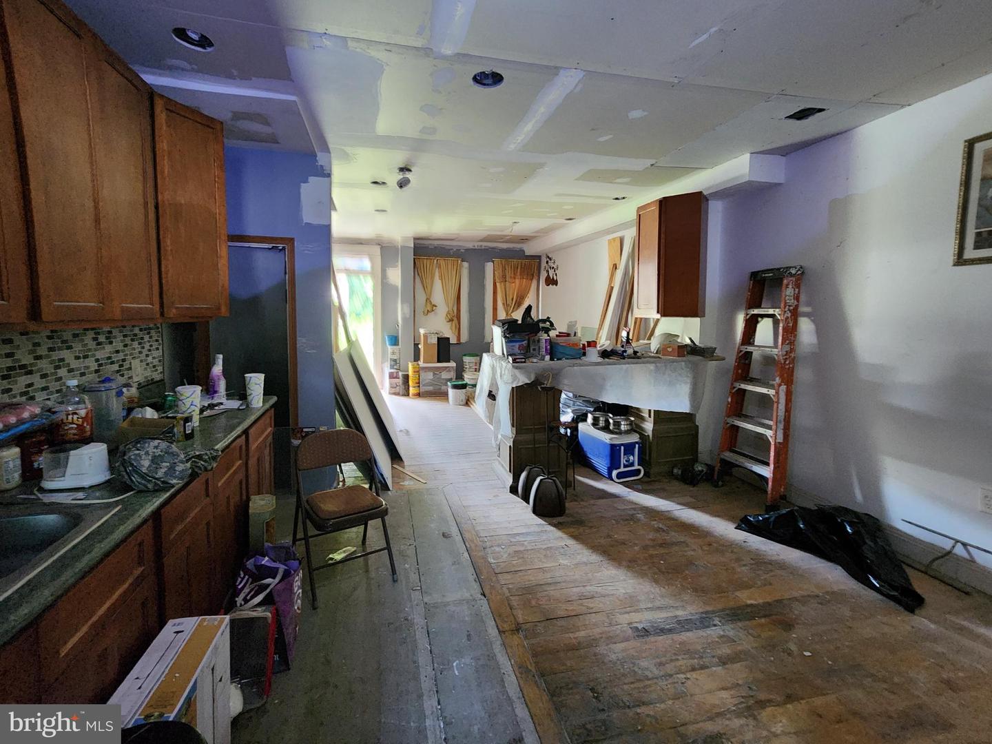 2745 Baker St Property Photo 8