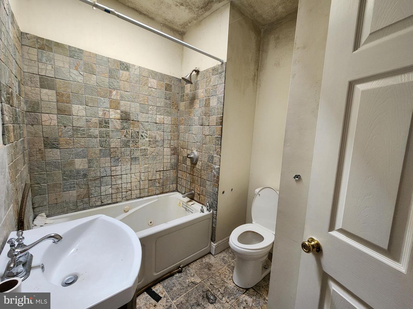 2745 Baker St Property Photo 21