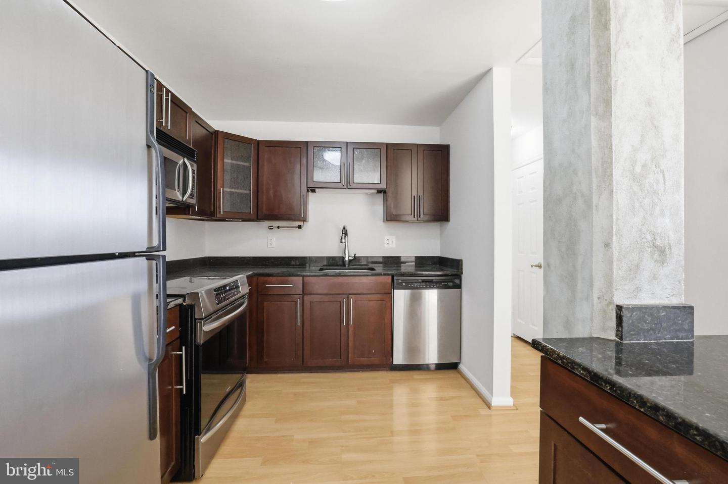 1011 Hunter St #c-4 Property Photo 4