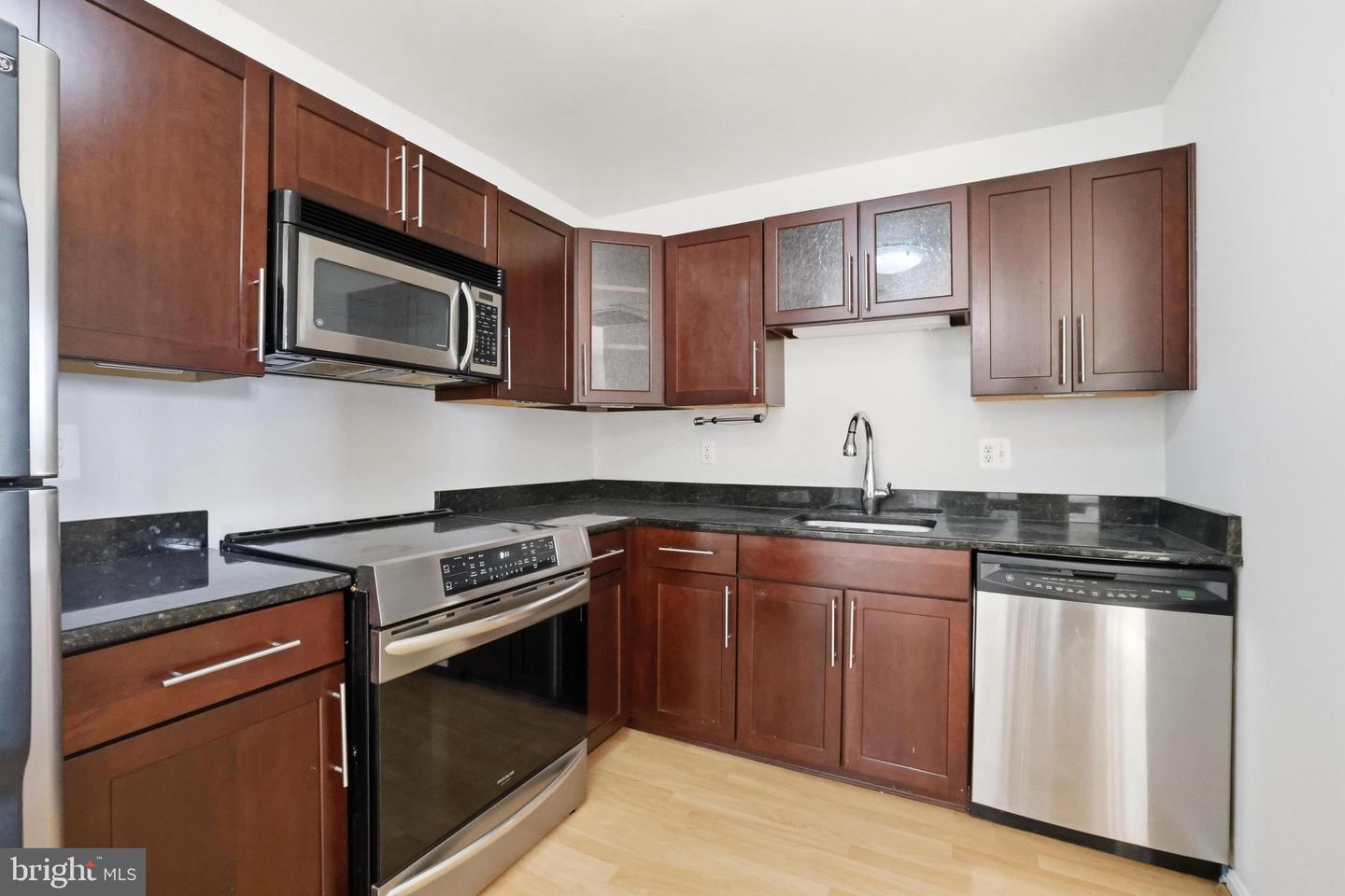 1011 Hunter St #c-4 Property Photo 5