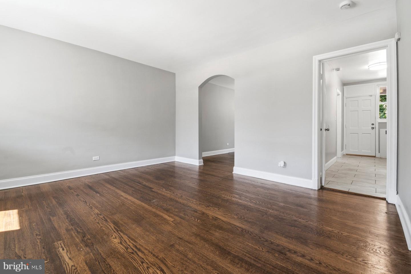338 Martingale Ave Property Photo 5