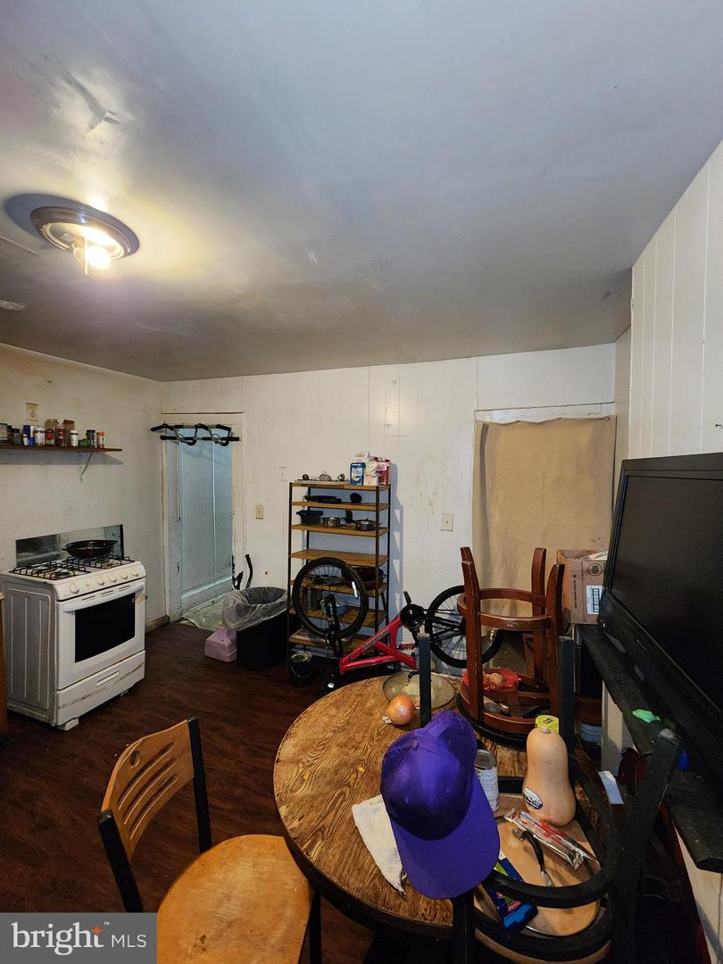1511 Presstman St Property Photo 4
