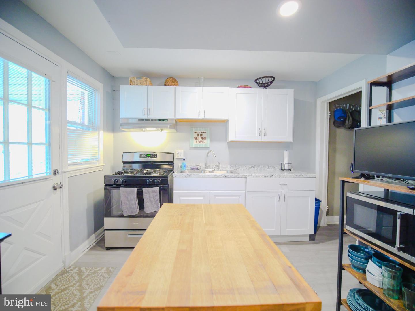 4011 Balfern Ave Property Photo 4