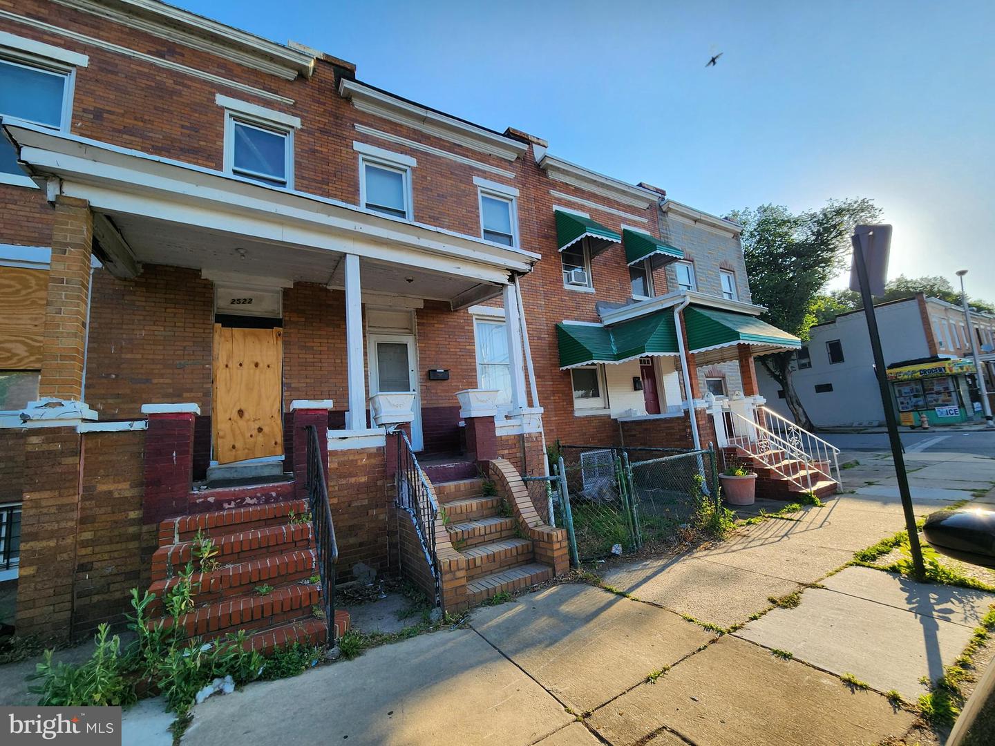 2524 E Chase St Property Photo 4