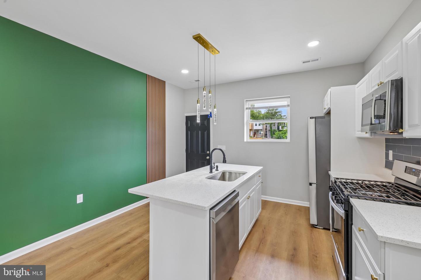 1801 N Fulton Ave Property Photo 17