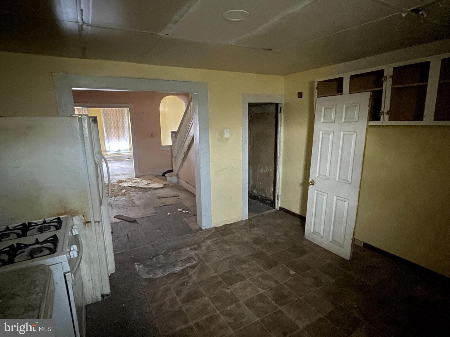 2033 Robb St Property Photo 6