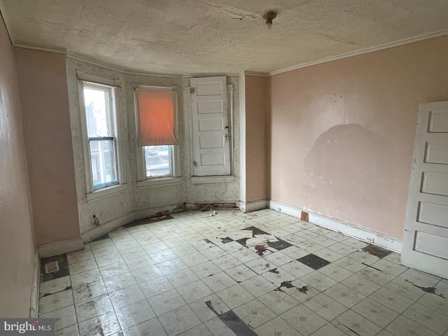 2033 Robb St Property Photo 10