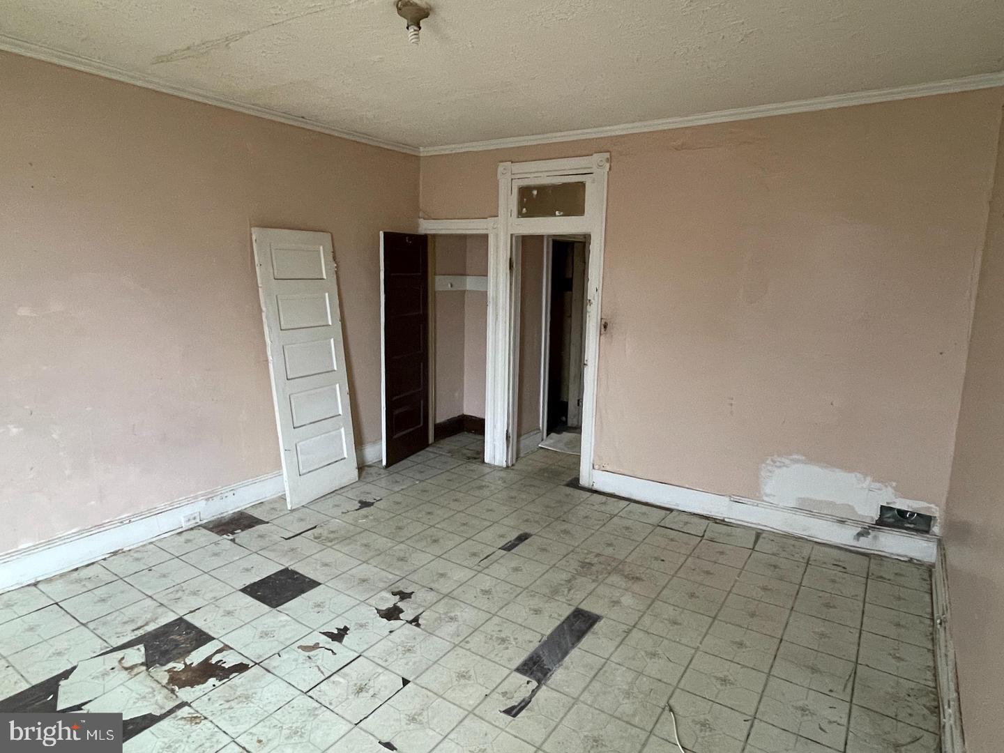 2033 Robb St Property Photo 11