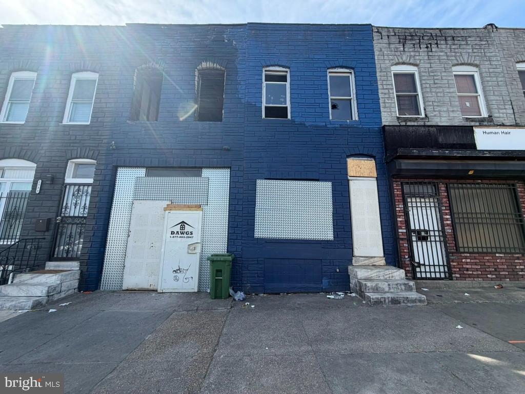 2529-2531 E Monument St Property Photo 1