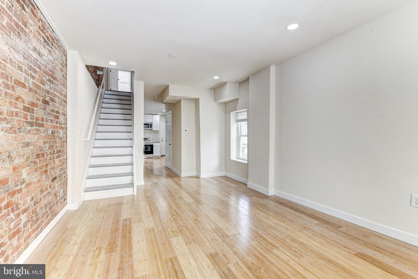 401 N Glover St Property Photo 2