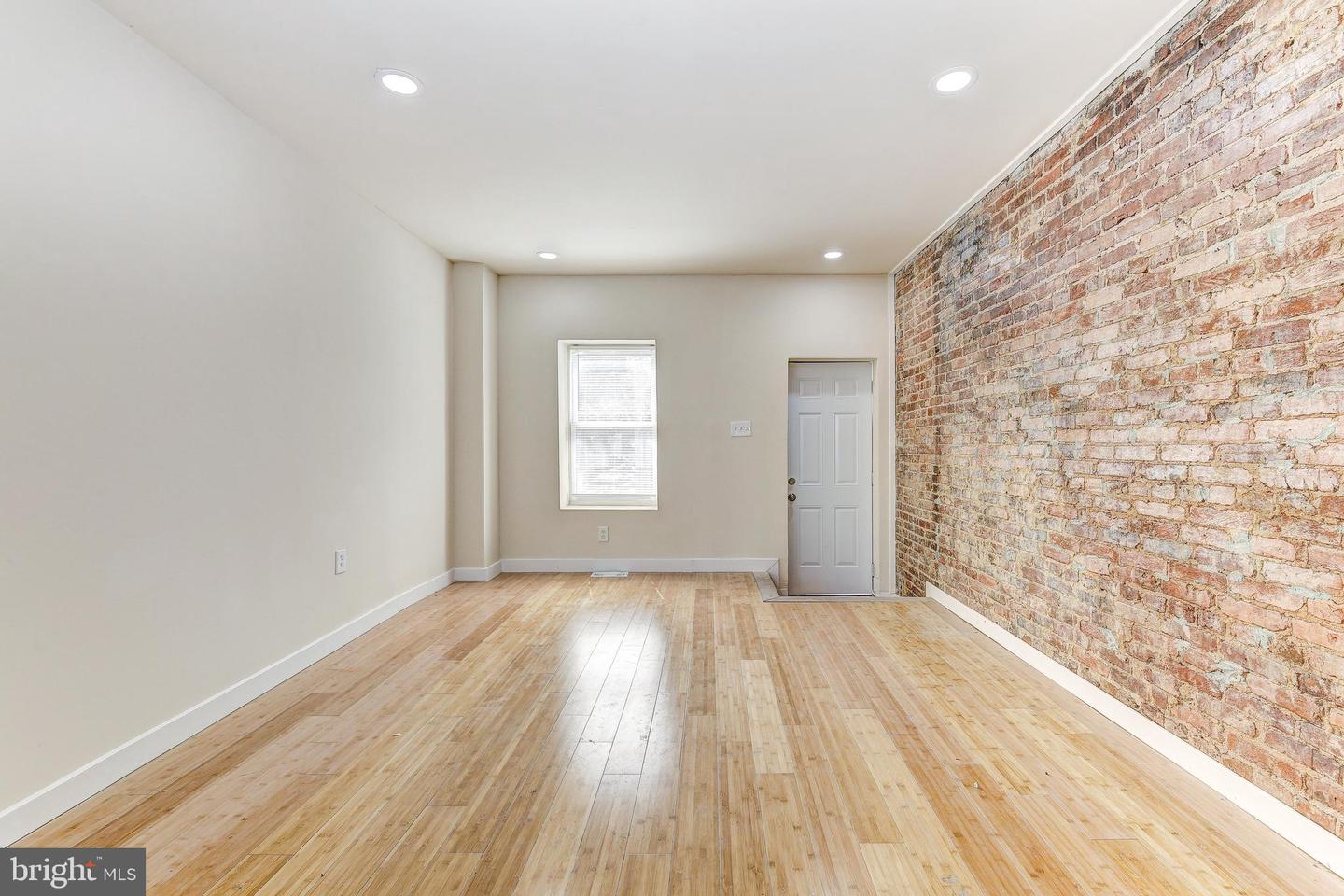 401 N Glover St Property Photo 3