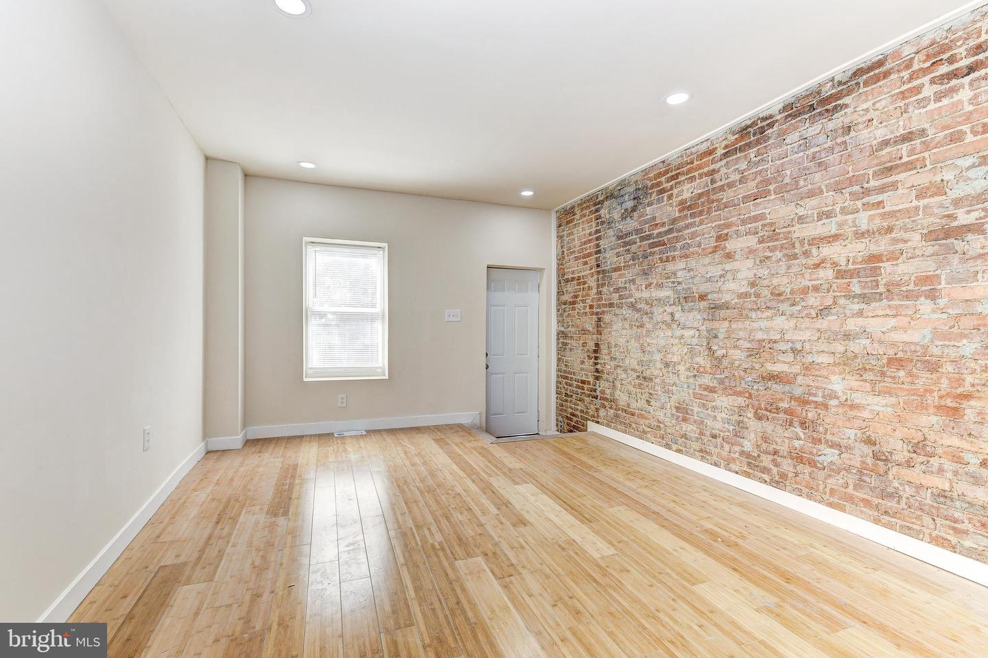 401 N Glover St Property Photo 4