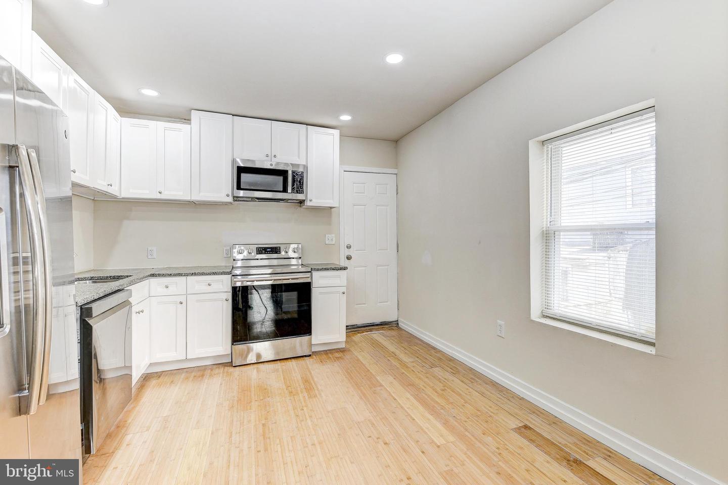 401 N Glover St Property Photo 5