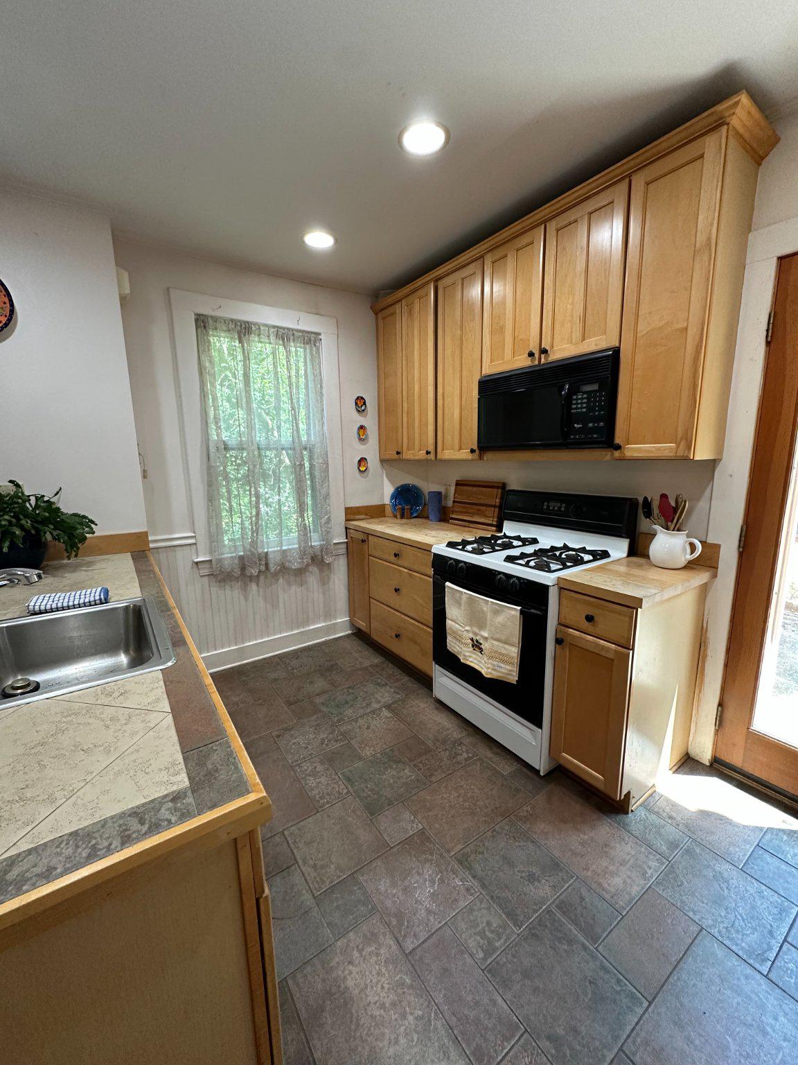 629 Colorado Ave Property Photo 12