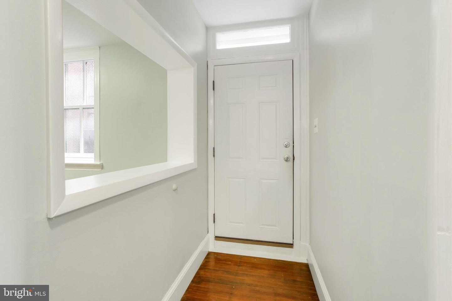 10 W Madison St W #1 Property Photo 3