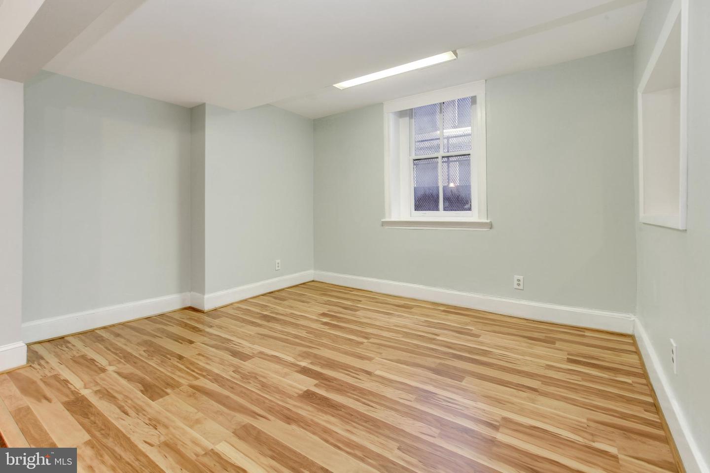 10 W Madison St W #1 Property Photo 5