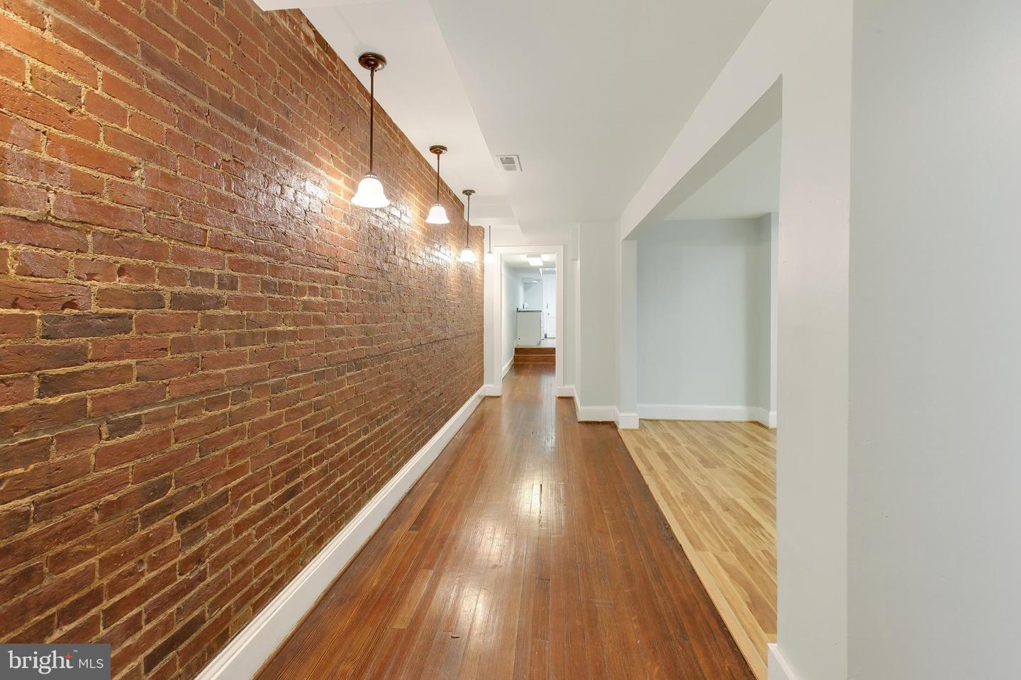 10 W Madison St W #1 Property Photo 6